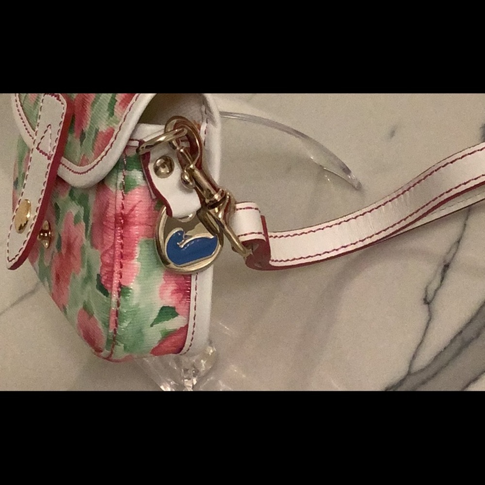 Dooney & Bourke wristlet Approximately - Picture 2 of 2